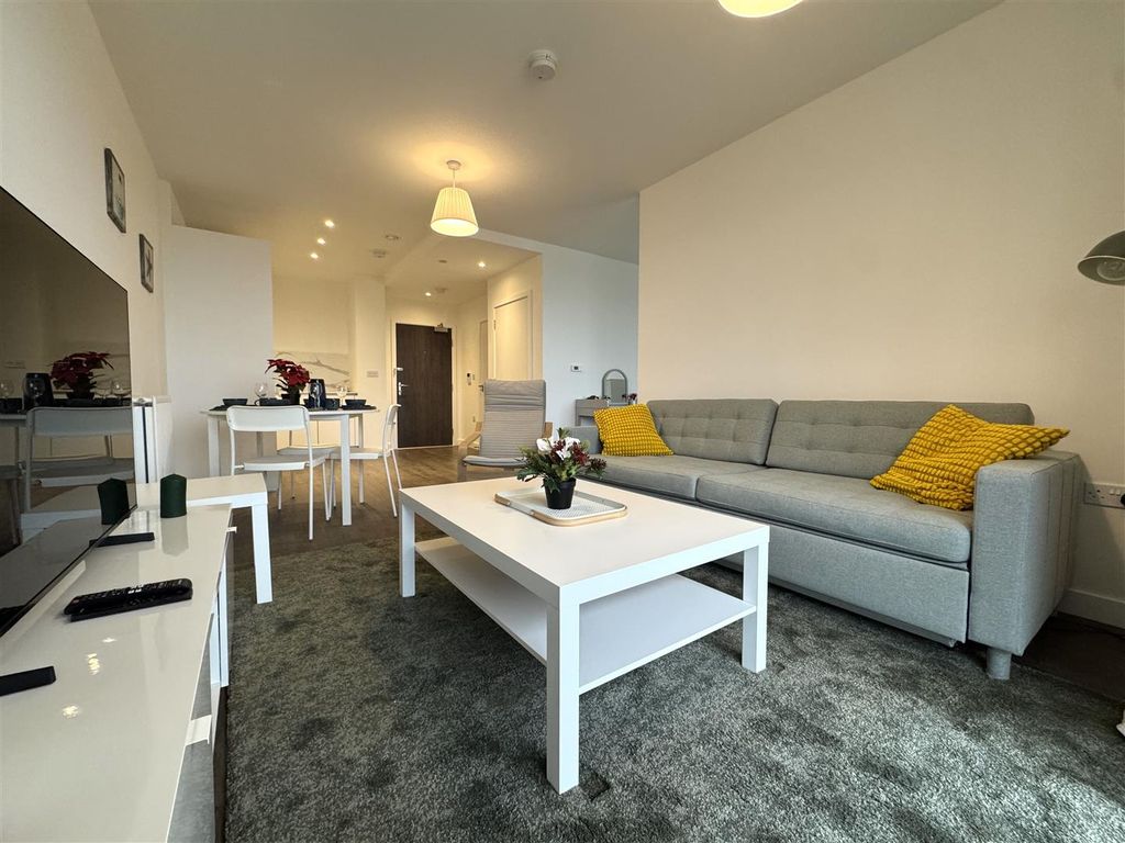 Property photo 3 of 16 Living Area Pic 11.Jpeg