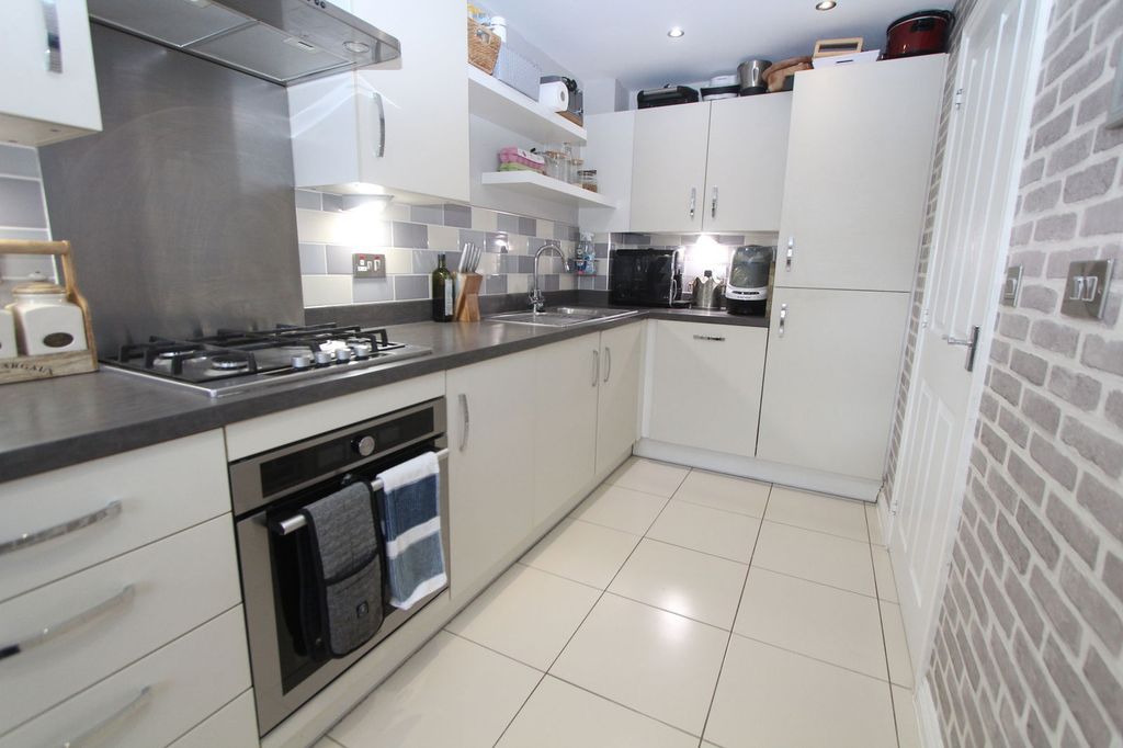 Property photo 2 of 26