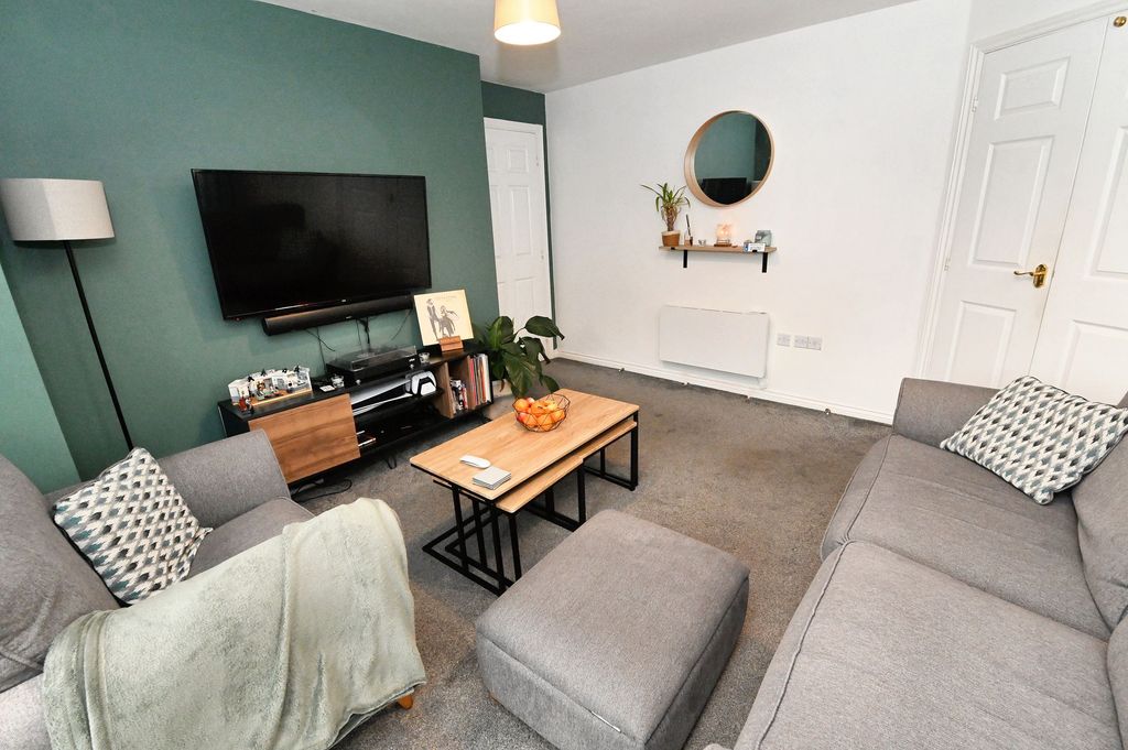 Property photo 2 of 14