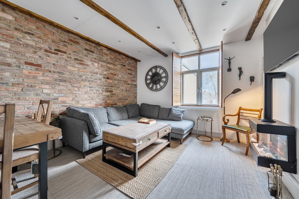 Property photo 3 of 12