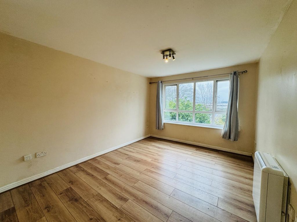 Property photo 3 of 9 Living Room