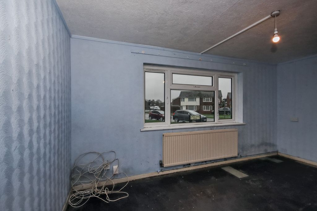 Property photo 3 of 11 64 Longsands Road, St. Neots, Cambridgeshire Pe19 1Te