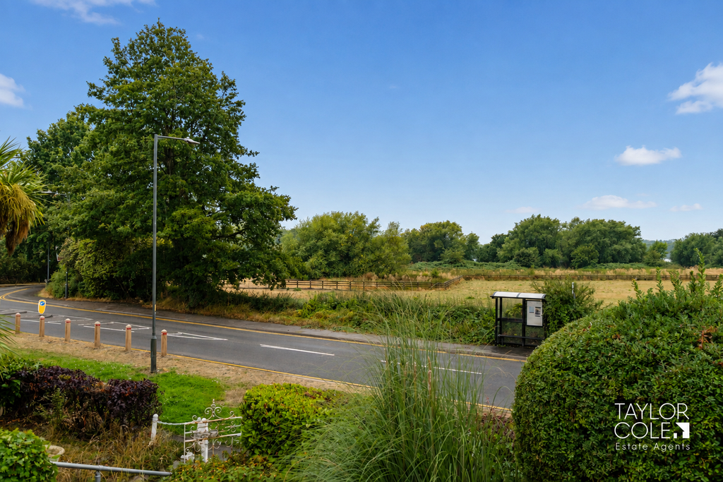 Property photo 2 of 31