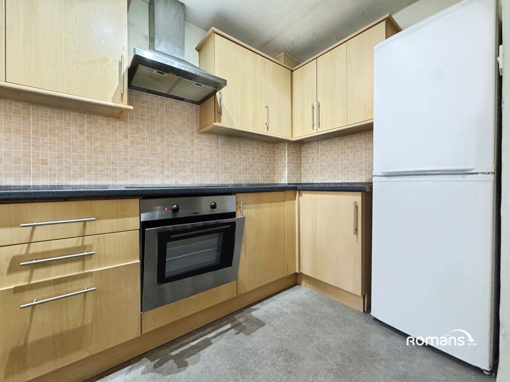Property photo 3 of 9 Kitchen