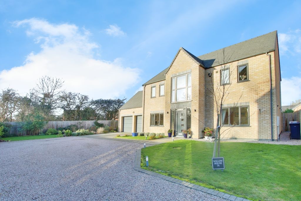 Property photo 1 of 27