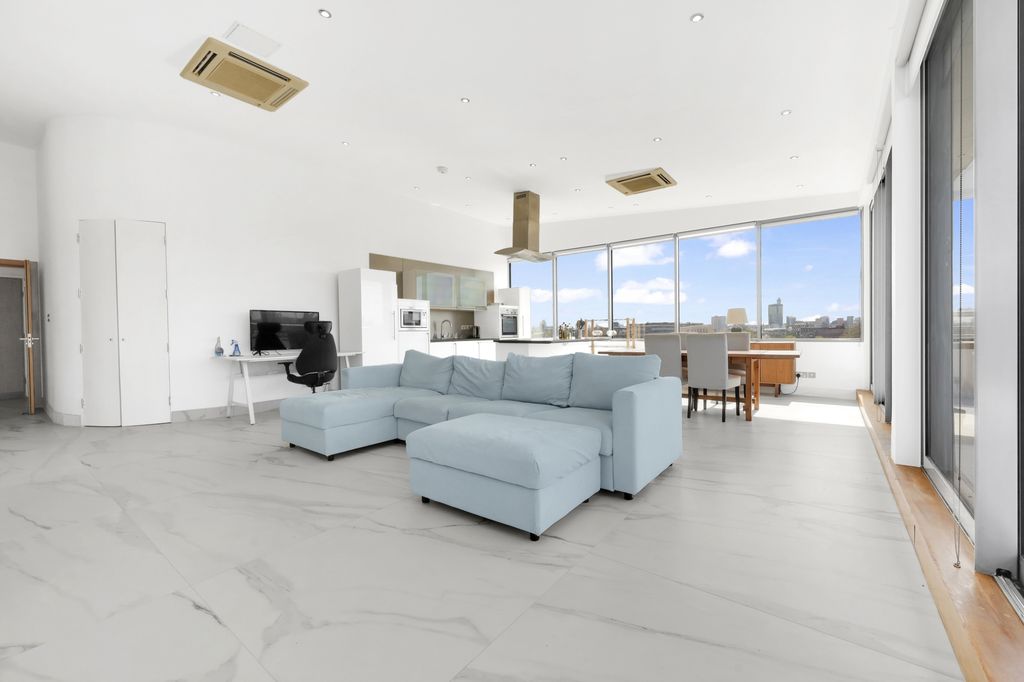 Property photo 3 of 16 Photo 3