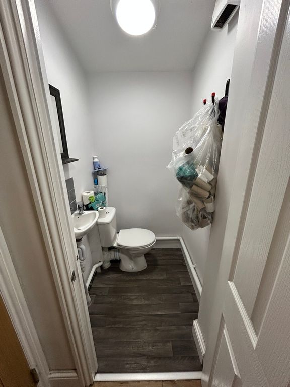 Property photo 2 of 7 Photo 1