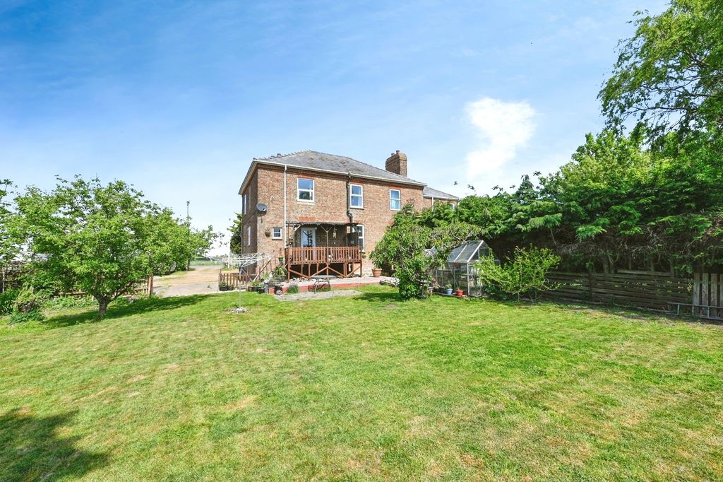 Property photo 1 of 18 Picture No. 01