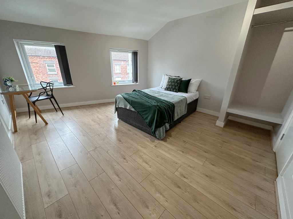 Property photo 2 of 13 12