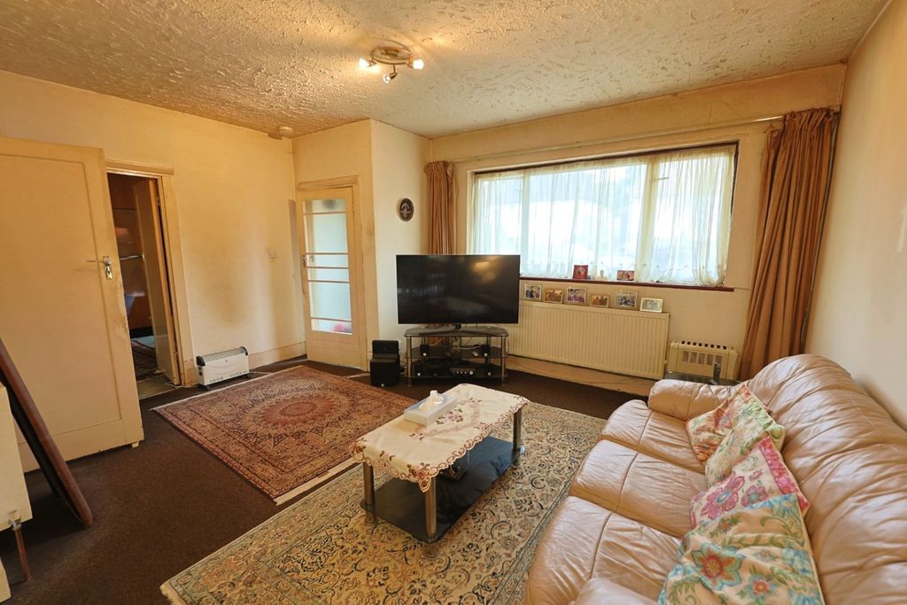 Property photo 2 of 8 4262751