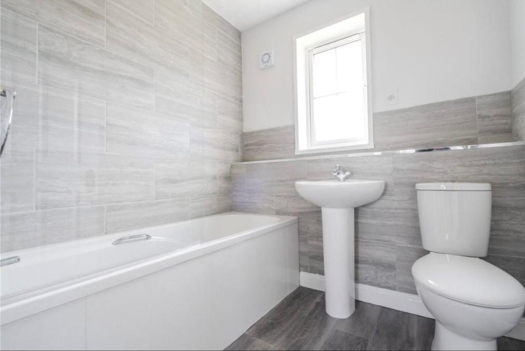 Property photo 2 of 7 Bathroom.Jpg