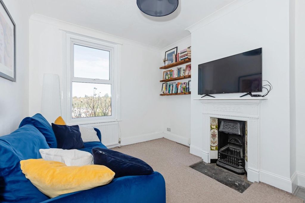 Property photo 3 of 9 Osborne Rd_1.Jpg