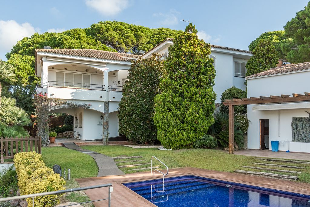 Property photo 2 of 50
