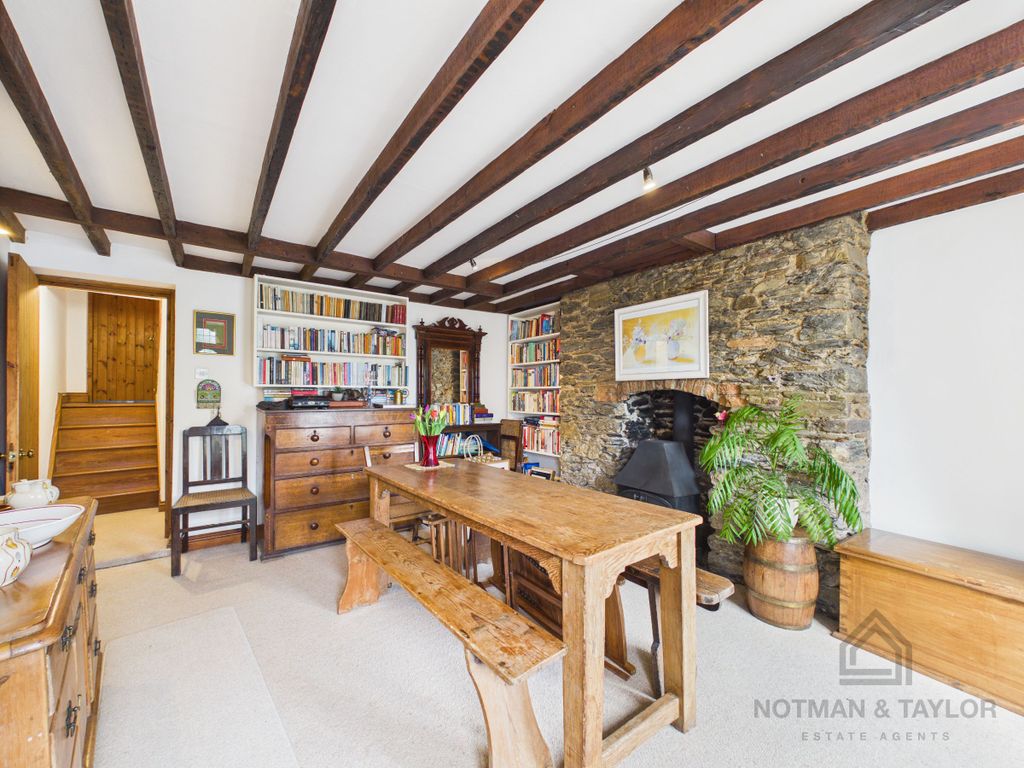 Property photo 2 of 28