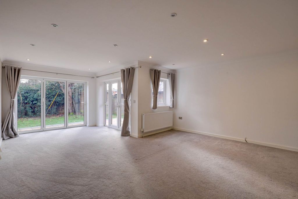 Property photo 3 of 13