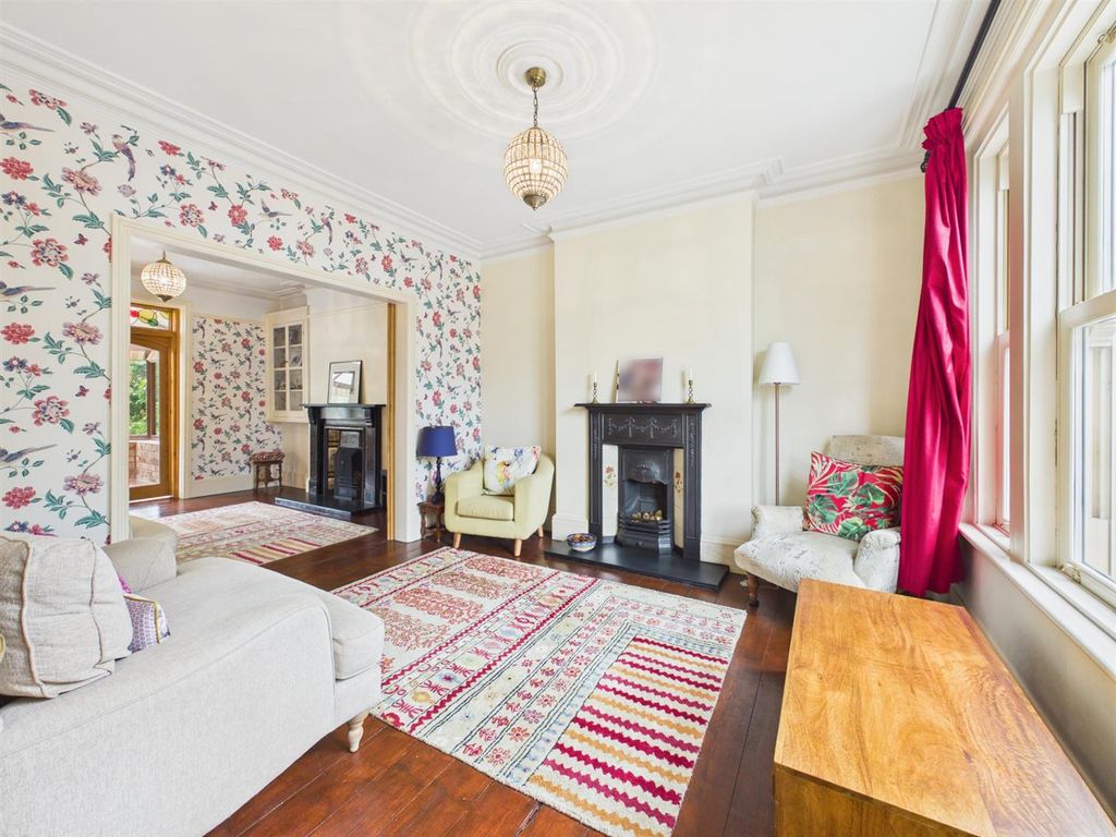Property photo 2 of 36