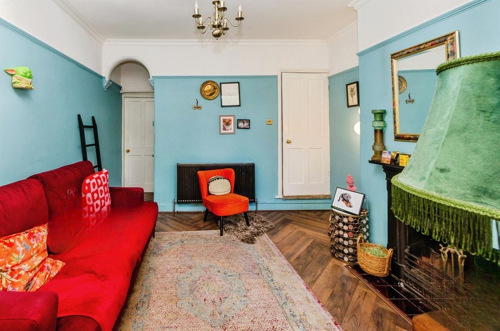 Property photo 2 of 12