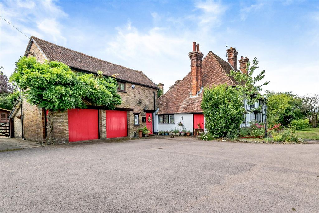 Property photo 1 of 27 Externally