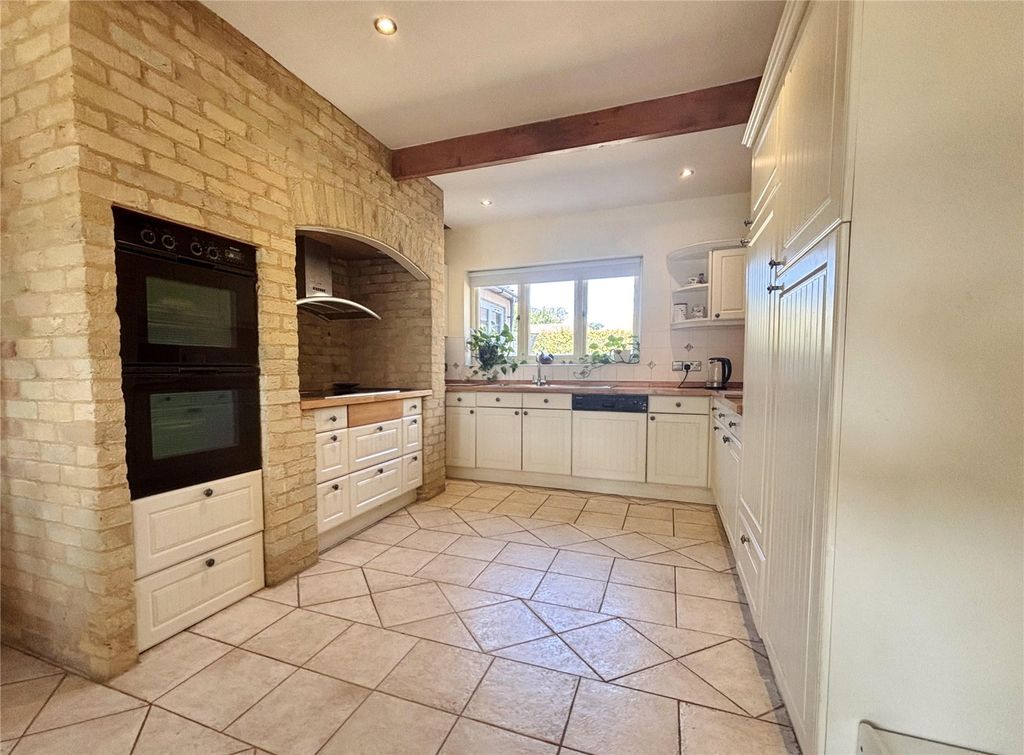 Property photo 3 of 30 Kitchen
