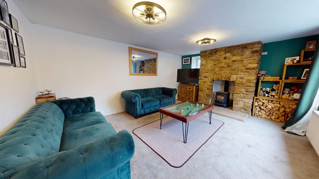 Property photo 2 of 18 Lounge