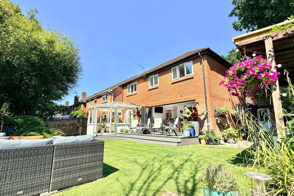 Property photo 1 of 32 4 Bed Detached Family Home