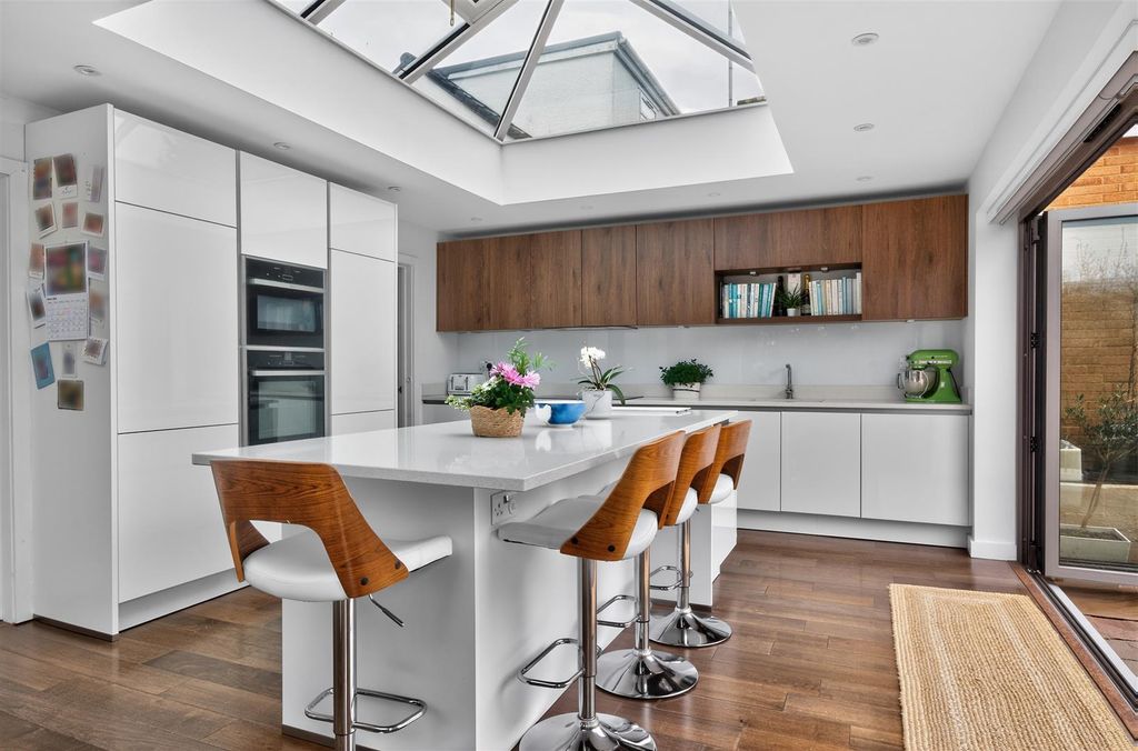 Property photo 3 of 34 1437300-10-69c68Ec1166Ab.Jpg