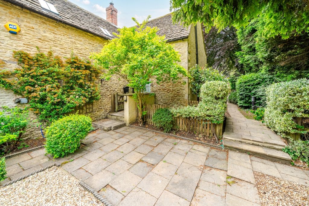 Property photo 1 of 9 1310446-3-684Ff0F...