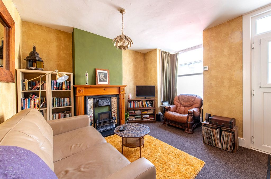 Property photo 2 of 15 Picture No. 11