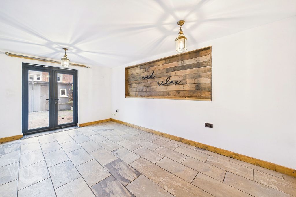 Property photo 2 of 32