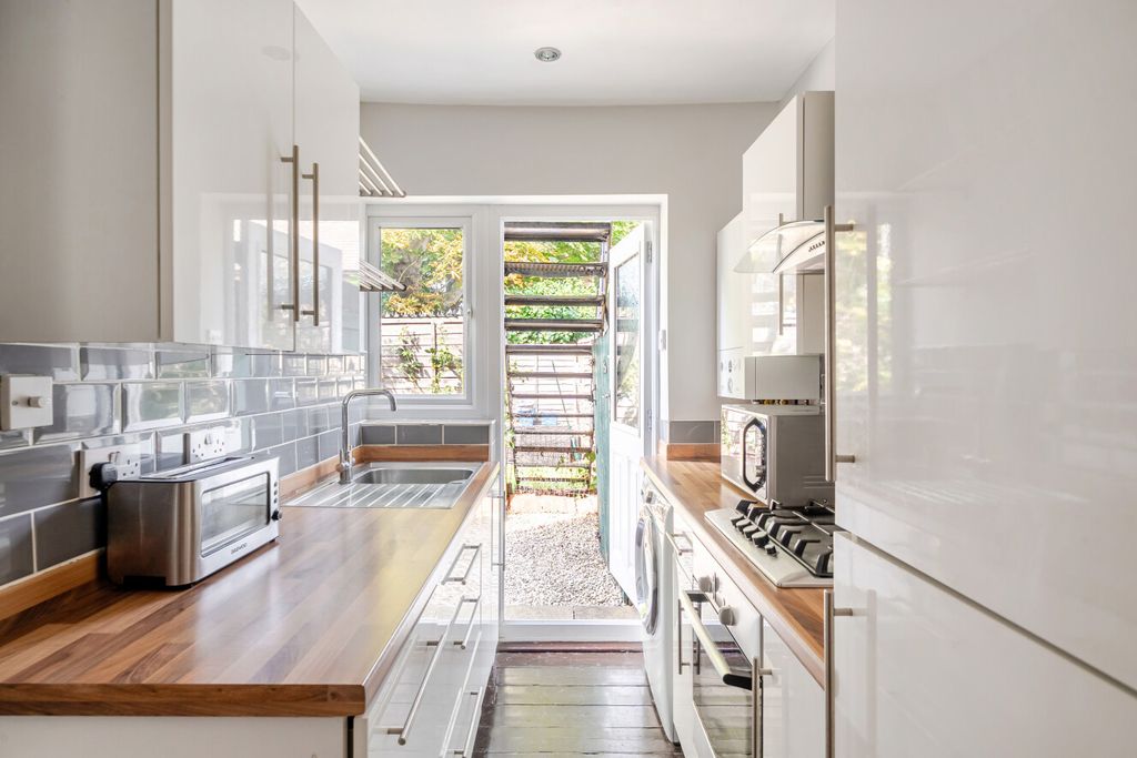 Property photo 3 of 7 1497273-11-6A632d...