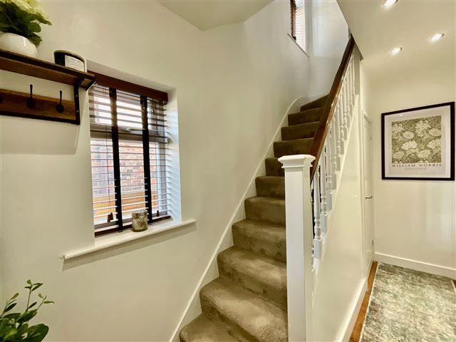 Property photo 3 of 21 Entrance Hallway