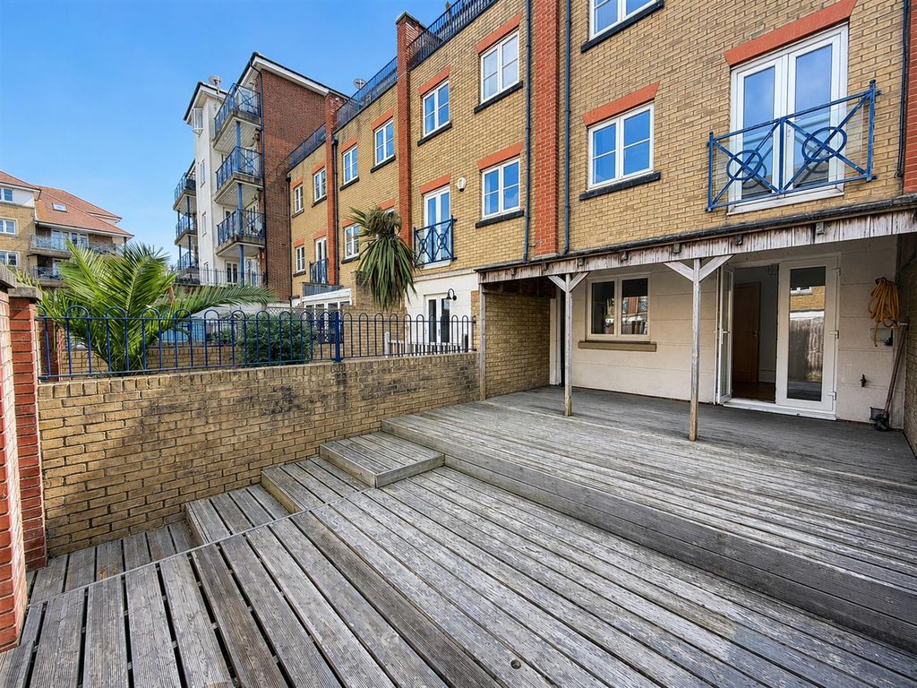 Property photo 2 of 22