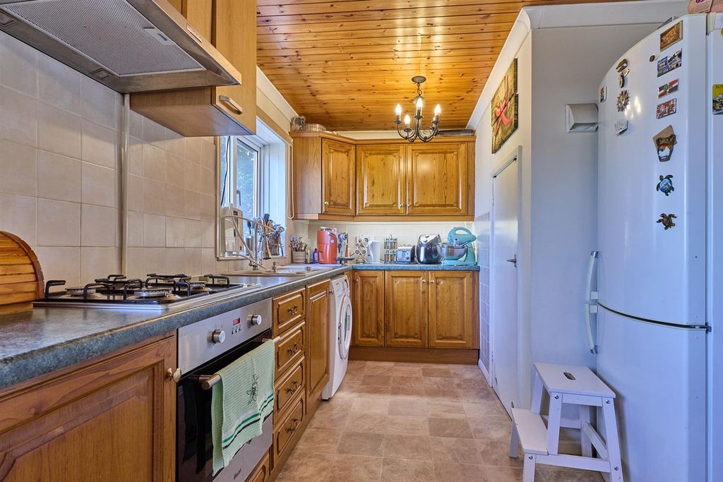 Property photo 3 of 11 Kitchen Diner