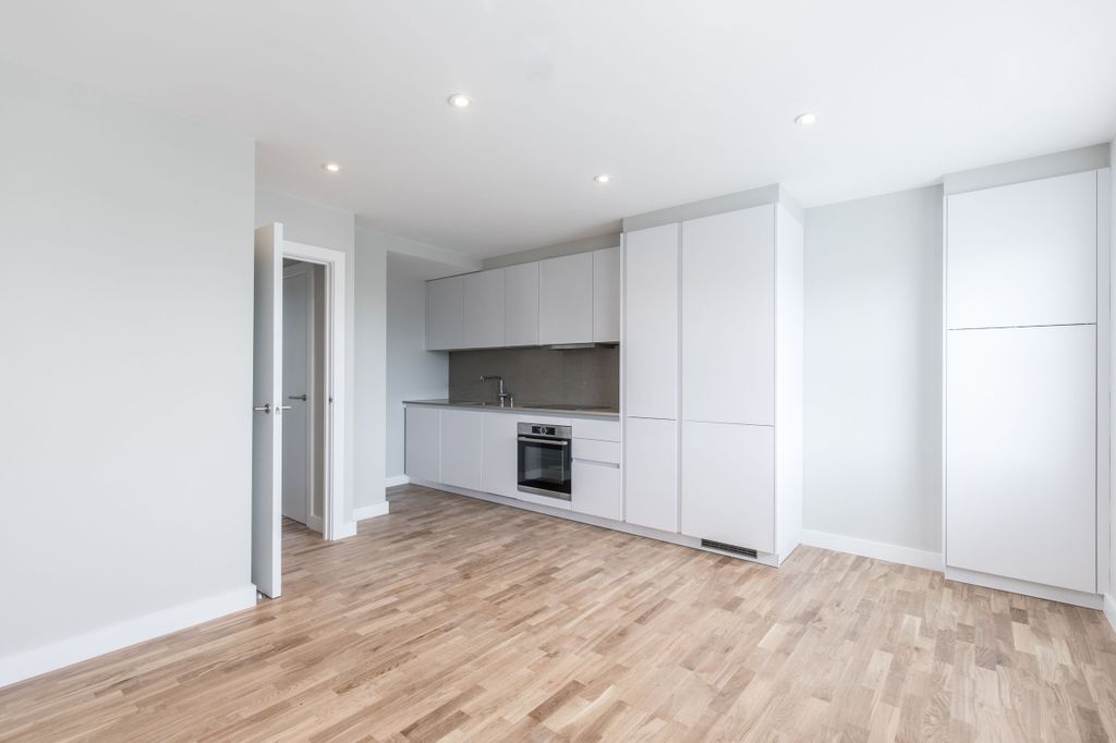 Property photo 1 of 6 Kitchen