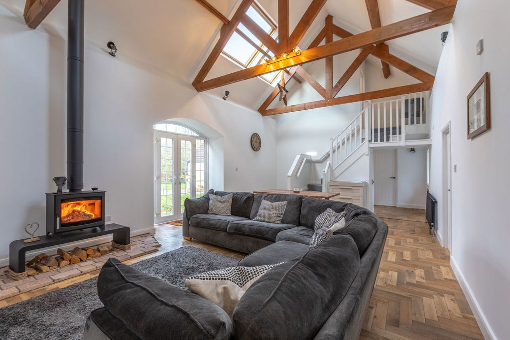 Property photo 2 of 29