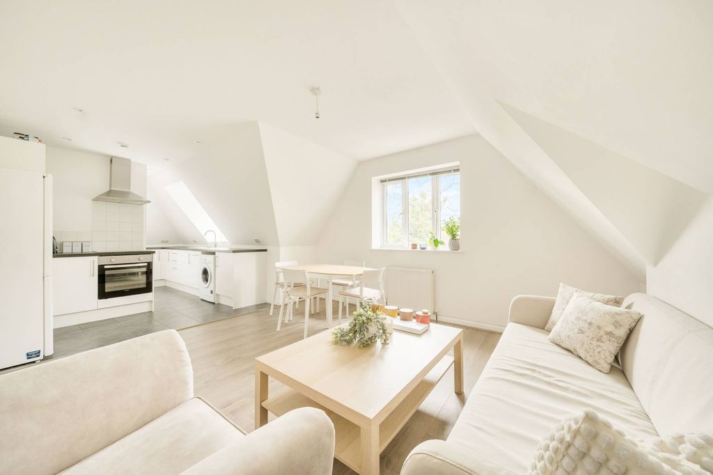 Property photo 2 of 24