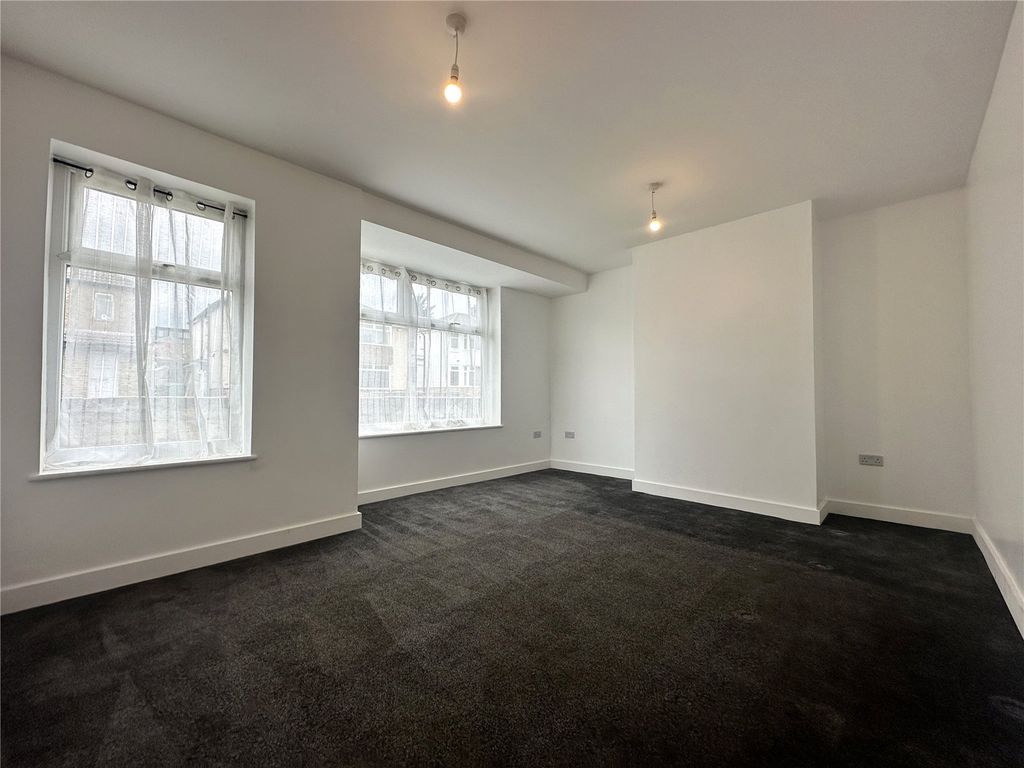 Property photo 2 of 9 Picture No. 22