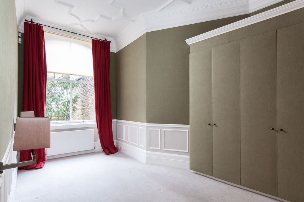 Property photo 3 of 5 B - 19 Draycott Place Sw3-4 (1)
