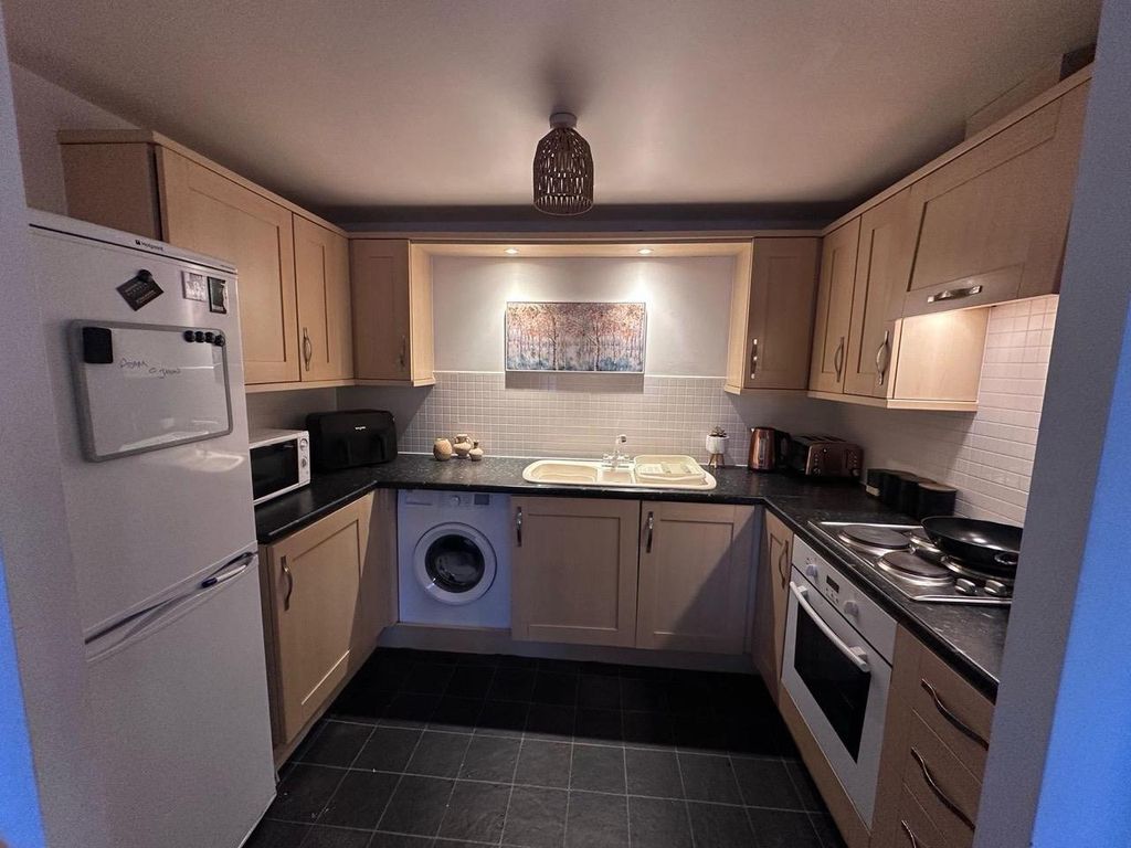 Property photo 3 of 6 Kitchen