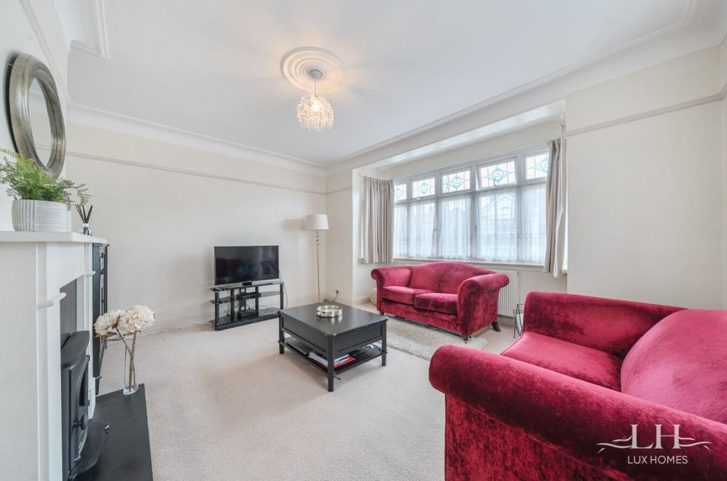 Property photo 2 of 18