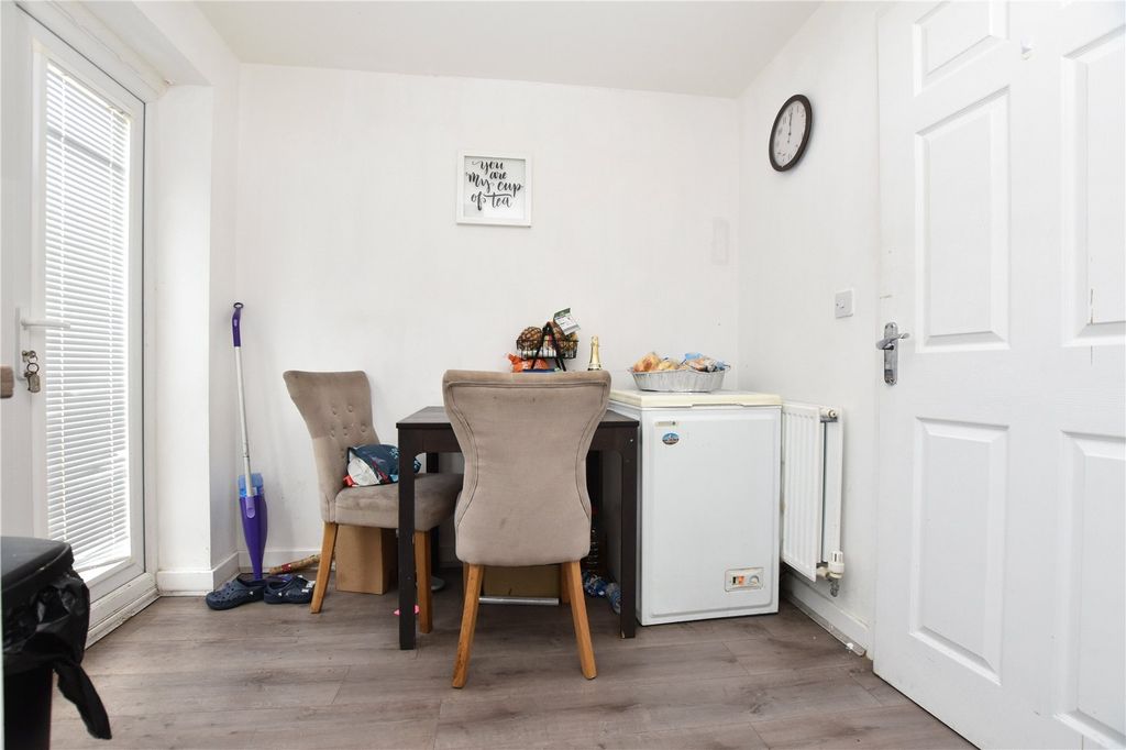 Property photo 3 of 16 Picture No. 15