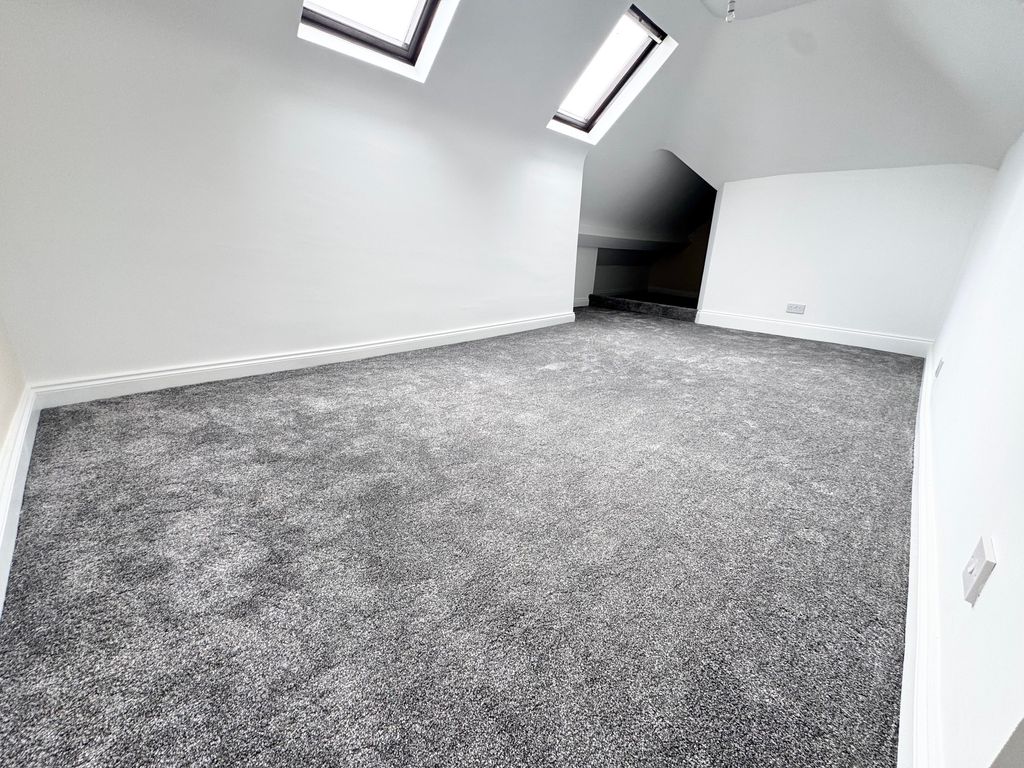 Property photo 1 of 19 Living Room