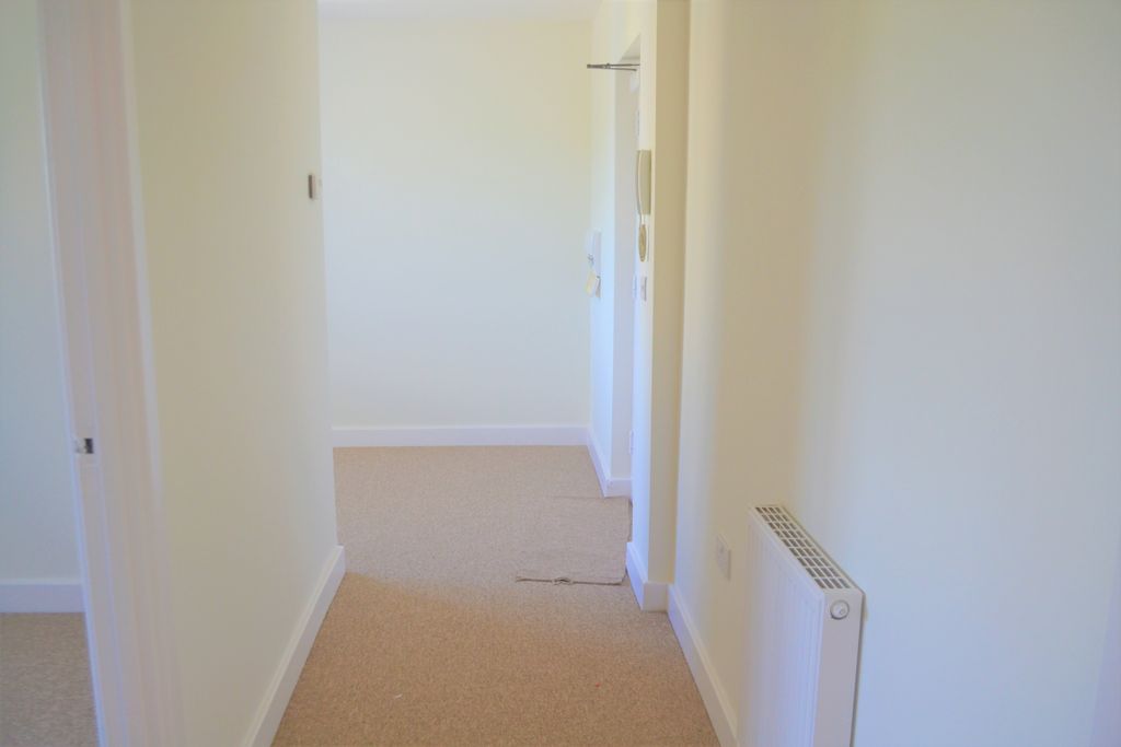 Property photo 2 of 8 Hall