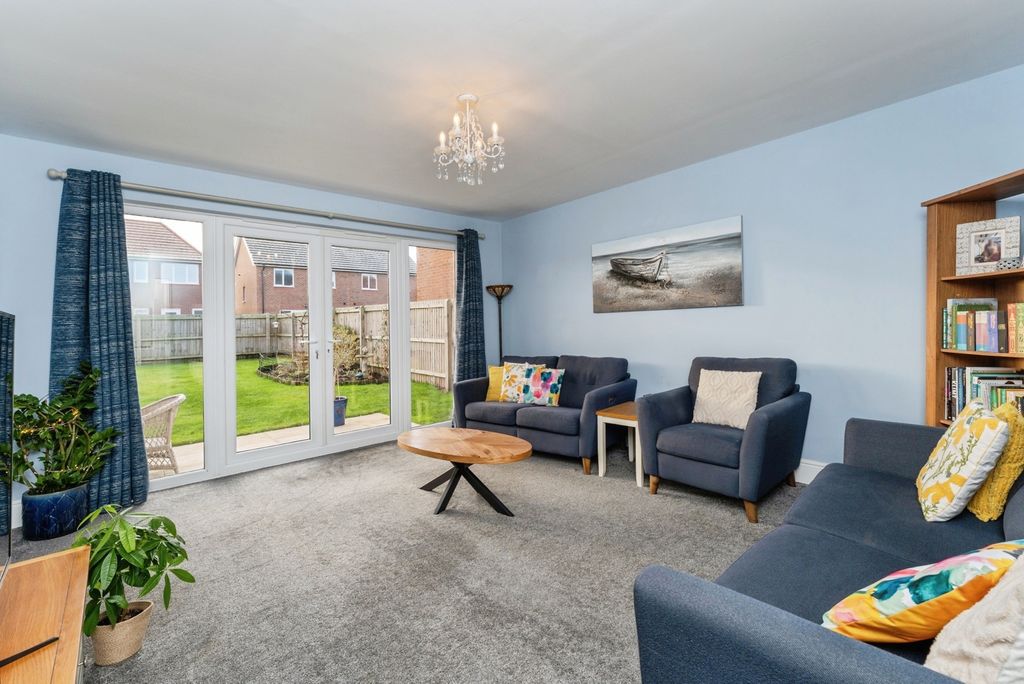 Property photo 2 of 24 Lounge