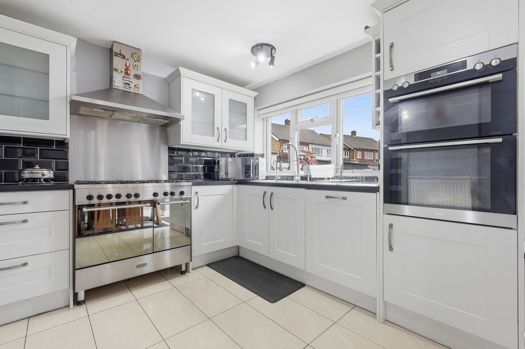 Property photo 2 of 34