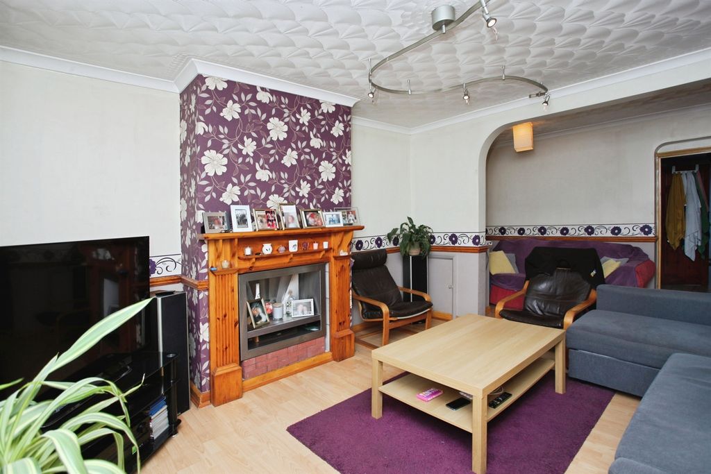 Property photo 2 of 17