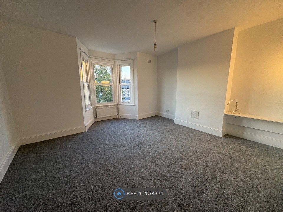 Property photo 2 of 6 Lounge