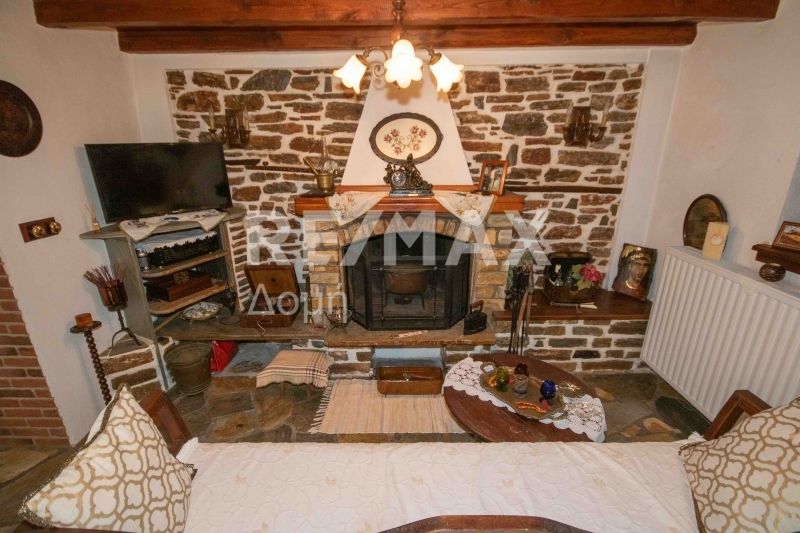 Property photo 3 of 35