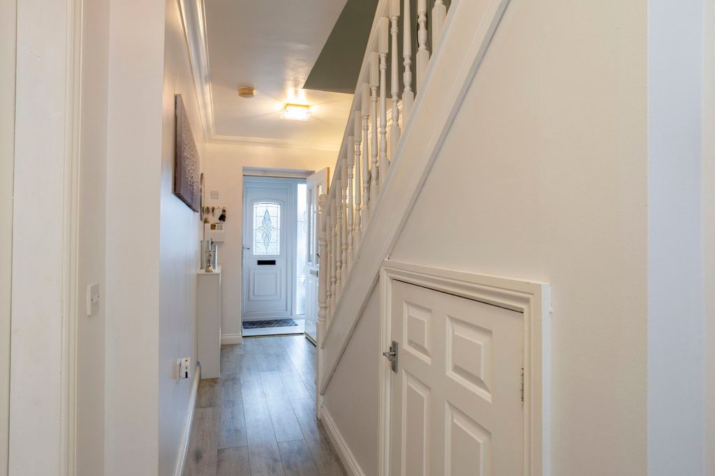 Property photo 2 of 39