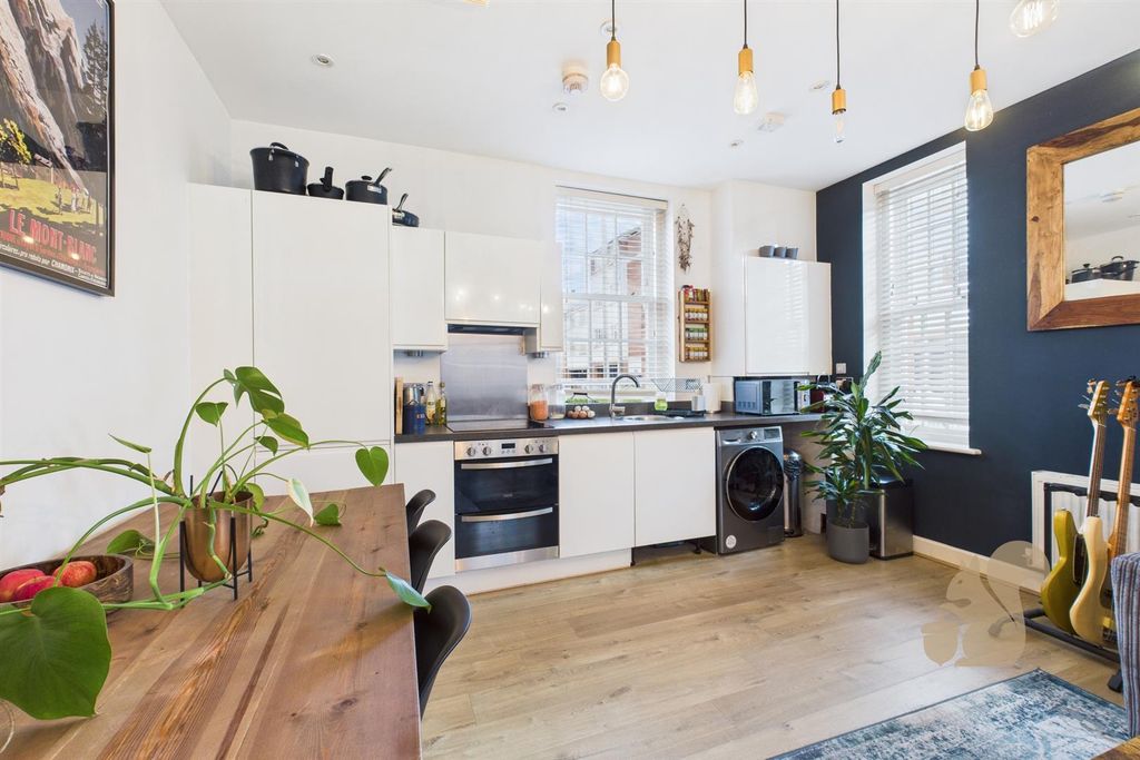 Property photo 2 of 12 Cam04604G0-Pr0069-Still015.Jpg